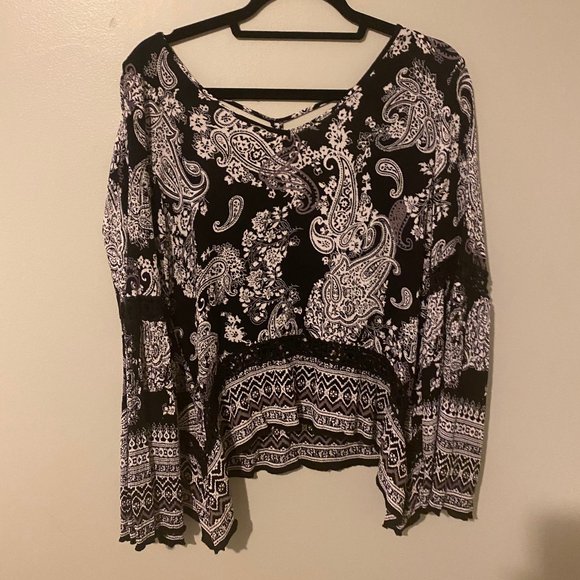 Tops - Black & White Bell Sleeve Top